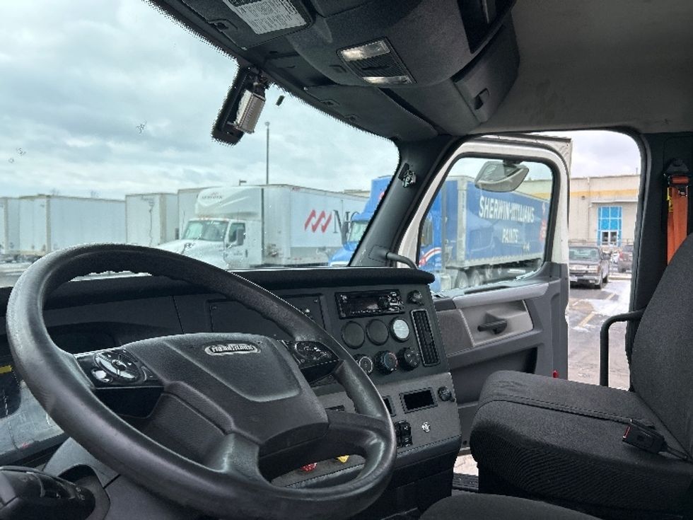 Day Cab Tractor-Heavy Duty Tractors-Freightliner-2019-T11642ST-Obetz-OH-595,397\n\t\tmiles-$ 27,250 - Image 10