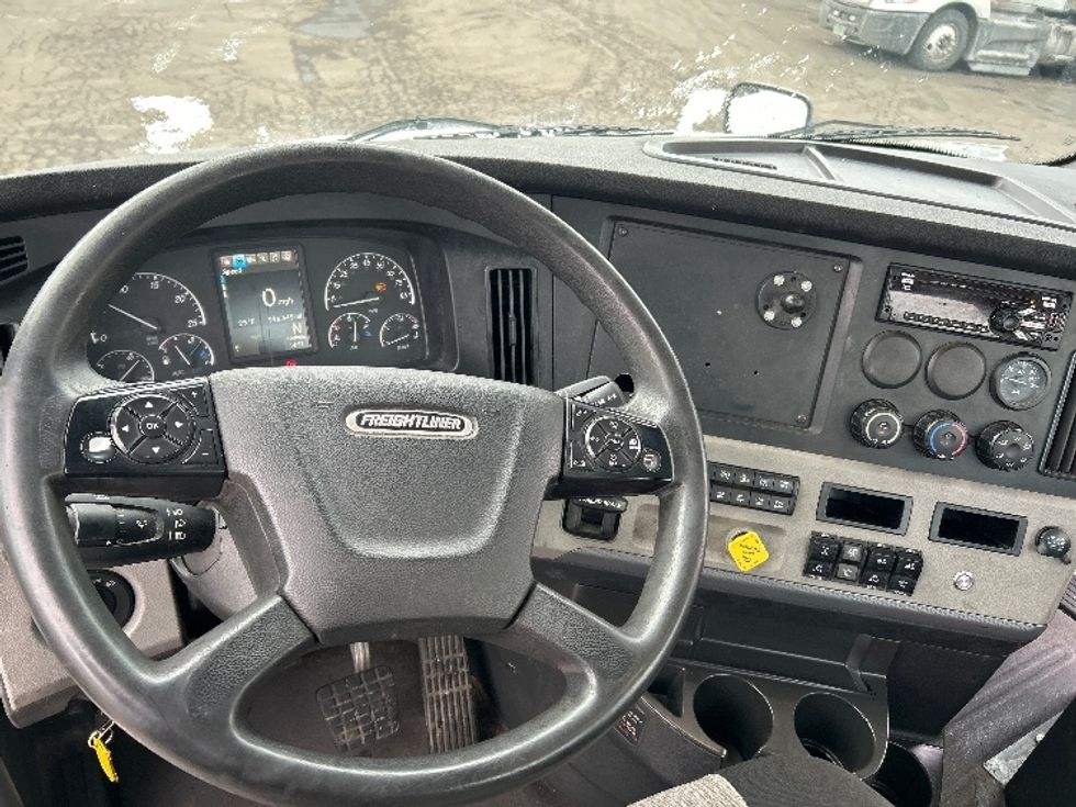 Day Cab Tractor-Heavy Duty Tractors-Freightliner-2019-T11642ST-Obetz-OH-595,397\n\t\tmiles-$ 27,250 - Image 11