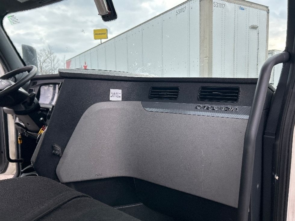 Day Cab Tractor-Heavy Duty Tractors-Freightliner-2019-T11642ST-Obetz-OH-595,397\n\t\tmiles-$ 27,250 - Image 13