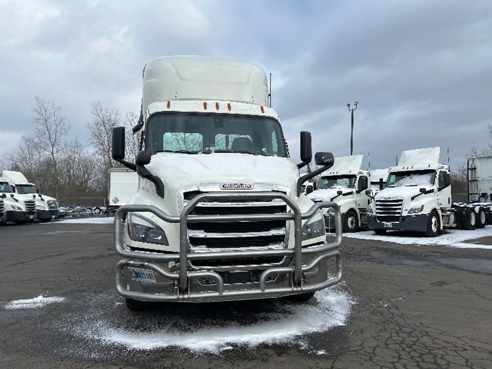 Day Cab Tractor-Heavy Duty Tractors-Freightliner-2019-T11642ST-Obetz-OH-595,397\n\t\tmiles-$ 27,250 - Image 2