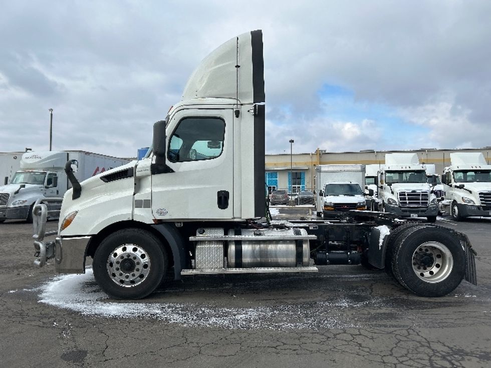 Day Cab Tractor-Heavy Duty Tractors-Freightliner-2019-T11642ST-Obetz-OH-595,397\n\t\tmiles-$ 27,250 - Image 4