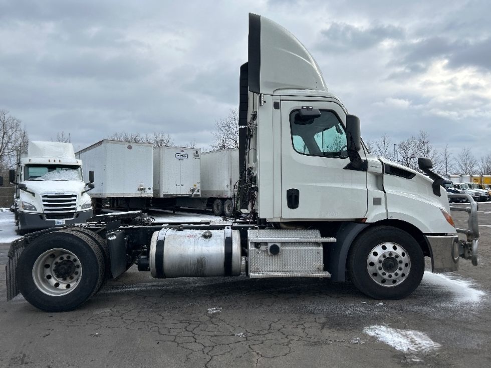 Day Cab Tractor-Heavy Duty Tractors-Freightliner-2019-T11642ST-Obetz-OH-595,397\n\t\tmiles-$ 27,250 - Image 8