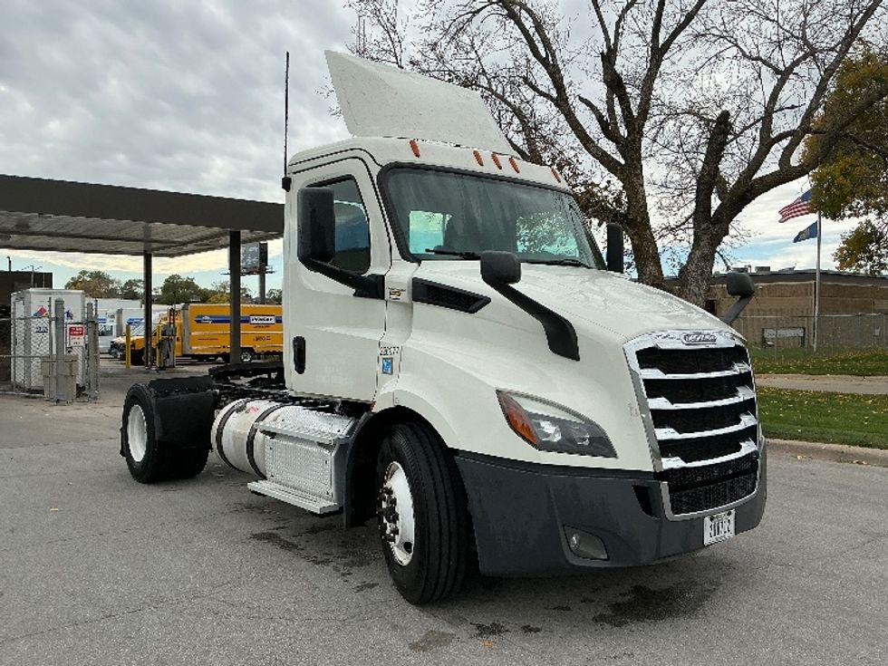 Day Cab Tractor-Heavy Duty Tractors-Freightliner-2019-T11642ST-Omaha-NE-425,215\n\t\tmiles-$ 27,750 - Image 1