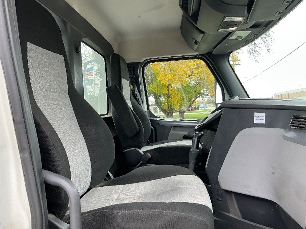 Day Cab Tractor-Heavy Duty Tractors-Freightliner-2019-T11642ST-Omaha-NE-425,215\n\t\tmiles-$ 27,750 - Image 14