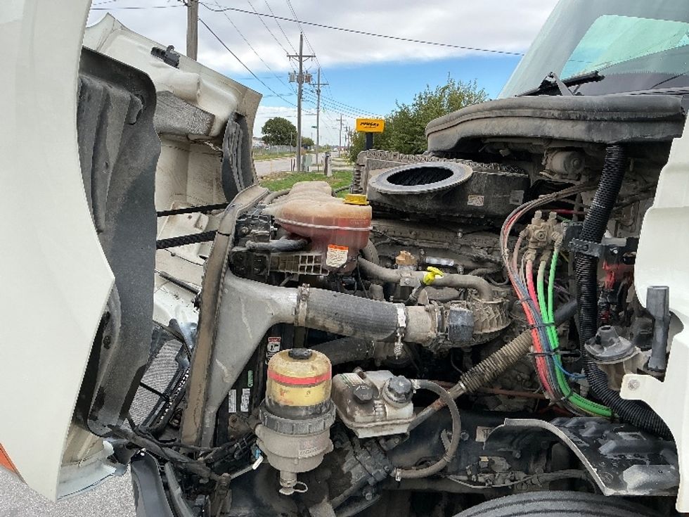 Day Cab Tractor-Heavy Duty Tractors-Freightliner-2019-T11642ST-Omaha-NE-425,215\n\t\tmiles-$ 27,750 - Image 16
