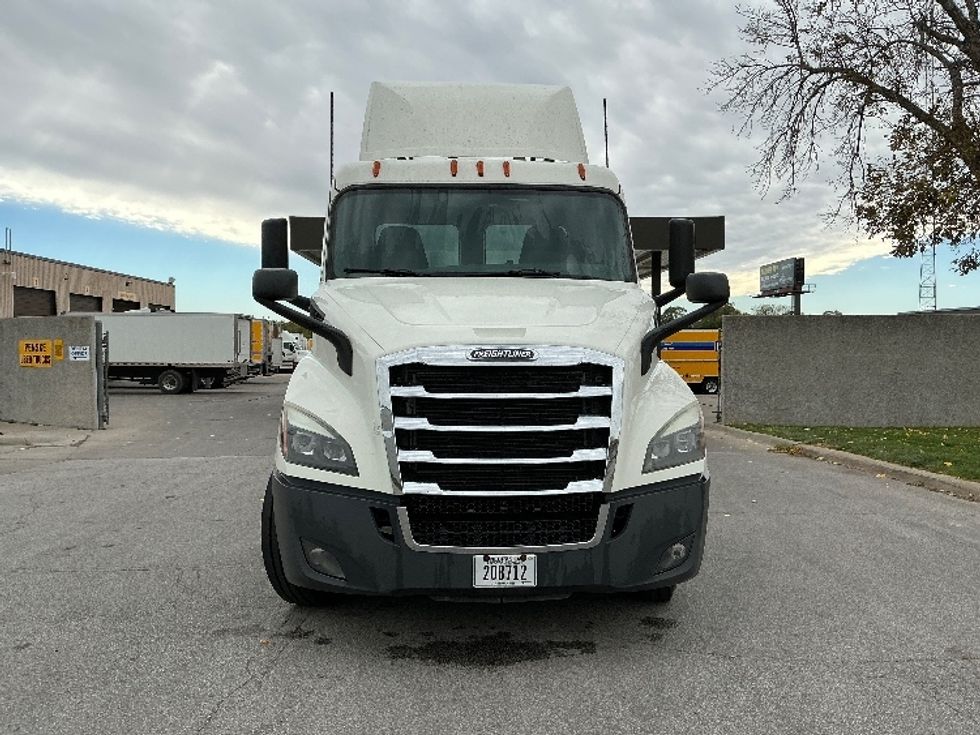 Day Cab Tractor-Heavy Duty Tractors-Freightliner-2019-T11642ST-Omaha-NE-425,215\n\t\tmiles-$ 27,750 - Image 2