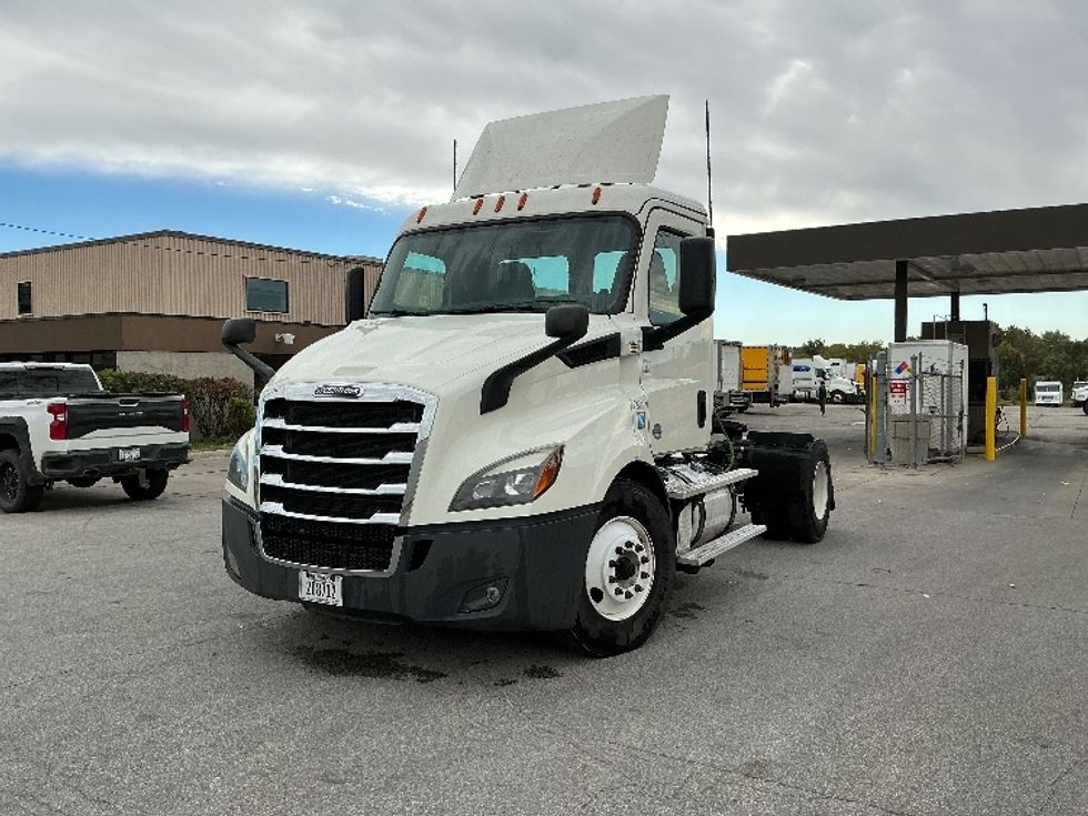 Day Cab Tractor-Heavy Duty Tractors-Freightliner-2019-T11642ST-Omaha-NE-425,215\n\t\tmiles-$ 27,750 - Image 3