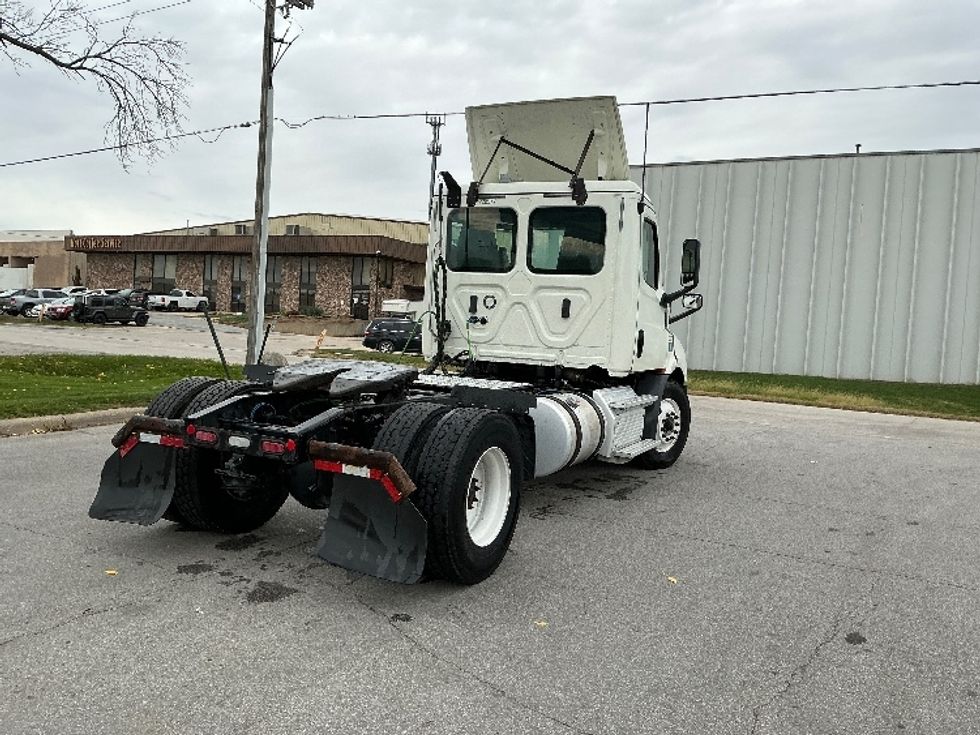 Day Cab Tractor-Heavy Duty Tractors-Freightliner-2019-T11642ST-Omaha-NE-425,215\n\t\tmiles-$ 27,750 - Image 7