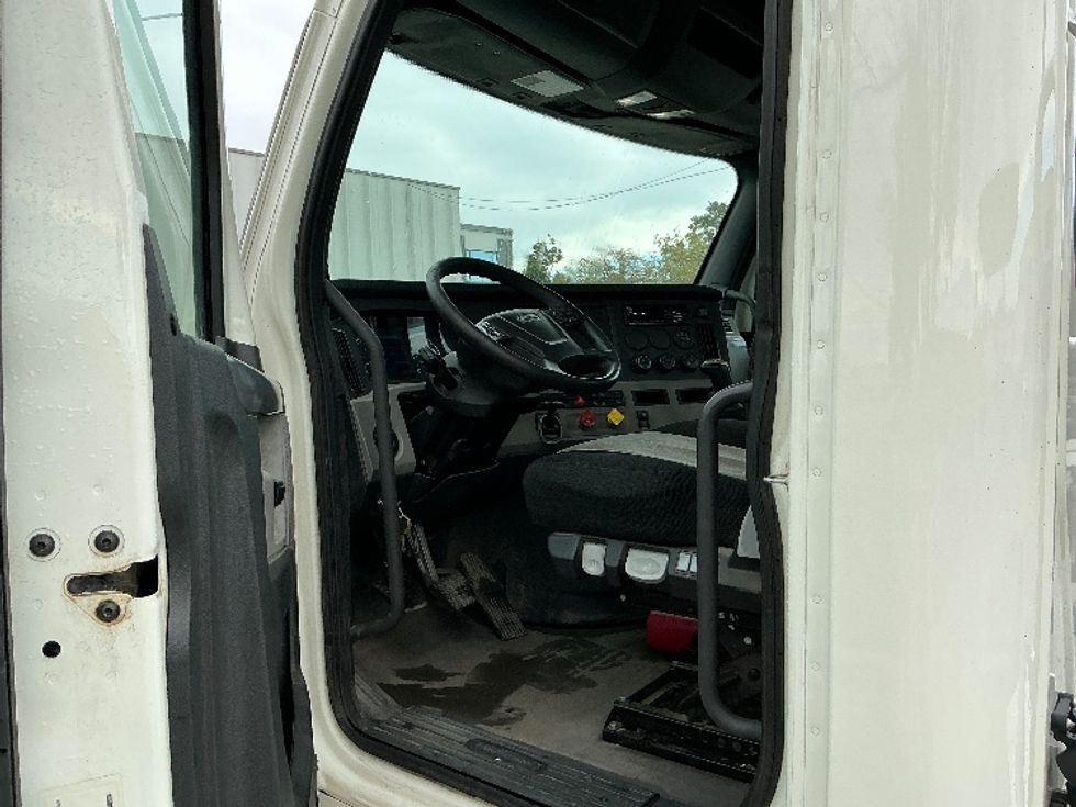 Day Cab Tractor-Heavy Duty Tractors-Freightliner-2019-T11642ST-Omaha-NE-425,215\n\t\tmiles-$ 27,750 - Image 9