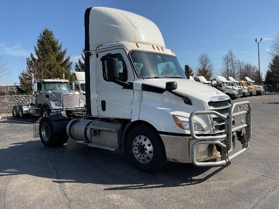 Day Cab Tractor-Heavy Duty Tractors-Freightliner-2019-T11642ST-Perrysburg-OH-763,781\n\t\tmiles-$ 23,000 - Image 1