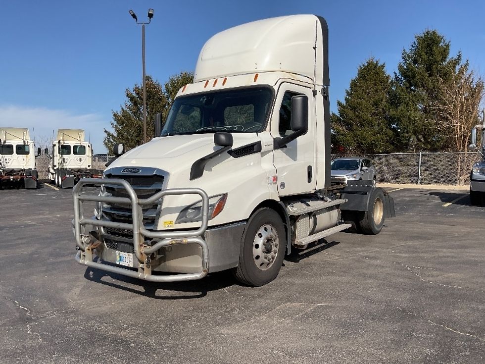Day Cab Tractor-Heavy Duty Tractors-Freightliner-2019-T11642ST-Perrysburg-OH-763,781\n\t\tmiles-$ 23,000 - Image 3