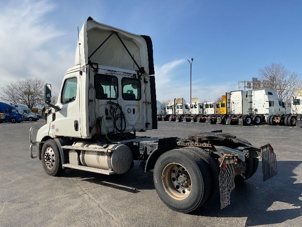 Day Cab Tractor-Heavy Duty Tractors-Freightliner-2019-T11642ST-Perrysburg-OH-763,781\n\t\tmiles-$ 23,000 - Image 5