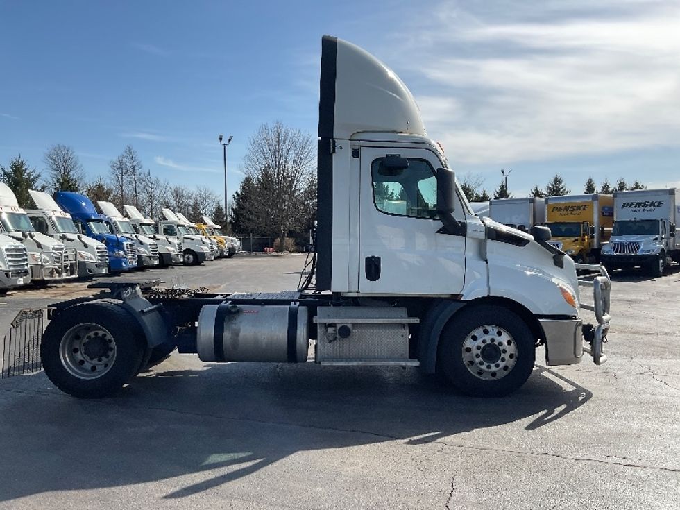 Day Cab Tractor-Heavy Duty Tractors-Freightliner-2019-T11642ST-Perrysburg-OH-763,781\n\t\tmiles-$ 23,000 - Image 8