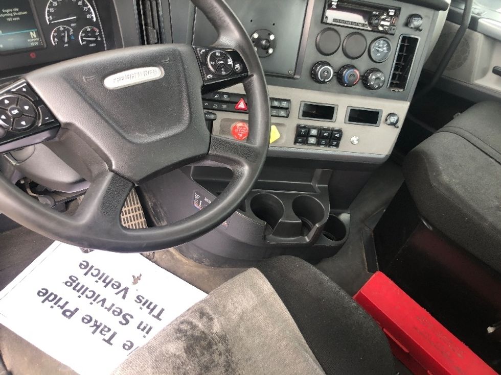 Day Cab Tractor-Heavy Duty Tractors-Freightliner-2019-T11642ST-Piqua-OH-733,714\n\t\tmiles-$ 23,000 - Image 10