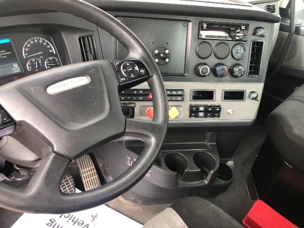 Day Cab Tractor-Heavy Duty Tractors-Freightliner-2019-T11642ST-Piqua-OH-733,714\n\t\tmiles-$ 23,000 - Image 11
