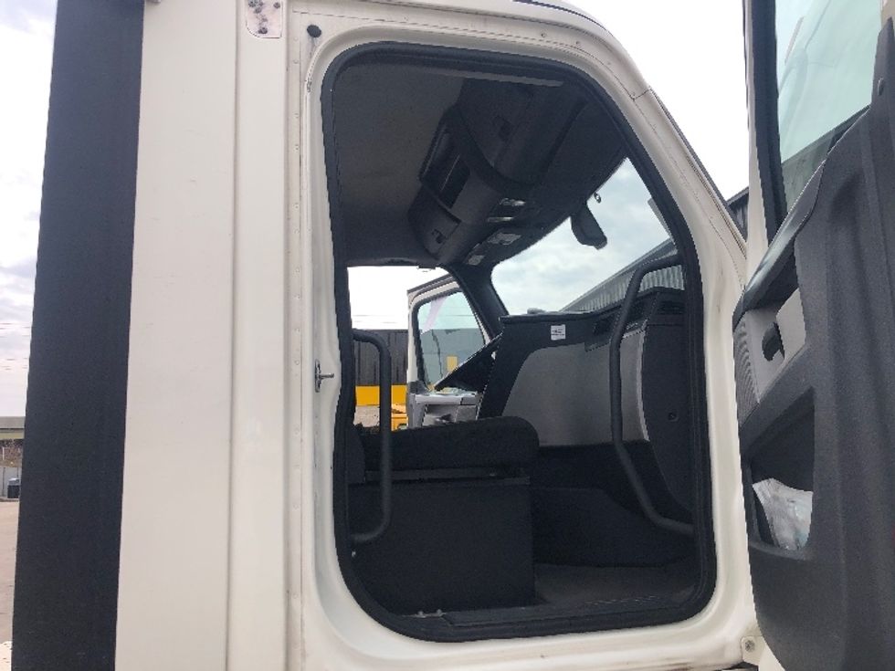 Day Cab Tractor-Heavy Duty Tractors-Freightliner-2019-T11642ST-Piqua-OH-733,714\n\t\tmiles-$ 23,000 - Image 12
