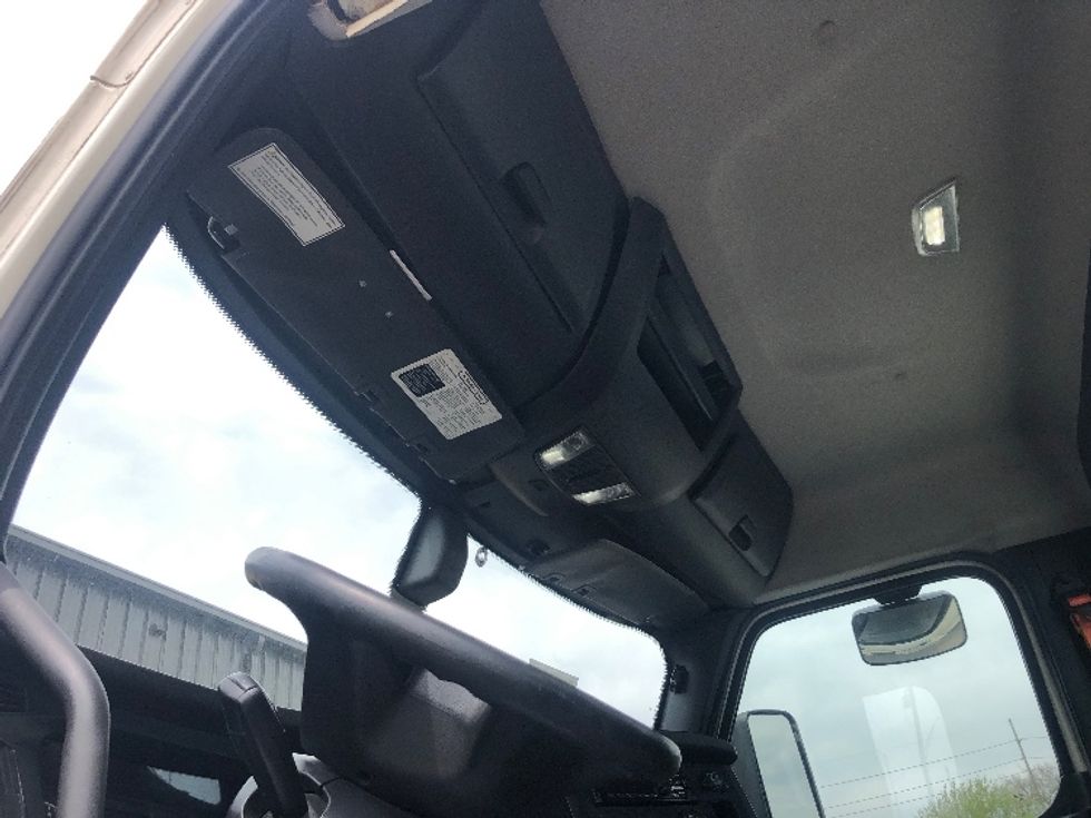 Day Cab Tractor-Heavy Duty Tractors-Freightliner-2019-T11642ST-Piqua-OH-733,714\n\t\tmiles-$ 23,000 - Image 17