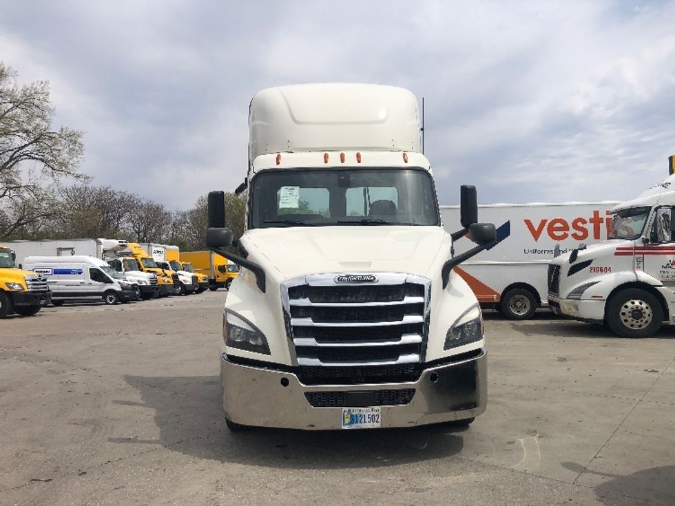 Day Cab Tractor-Heavy Duty Tractors-Freightliner-2019-T11642ST-Piqua-OH-733,714\n\t\tmiles-$ 23,000 - Image 2