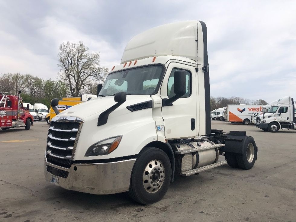 Day Cab Tractor-Heavy Duty Tractors-Freightliner-2019-T11642ST-Piqua-OH-733,714\n\t\tmiles-$ 23,000 - Image 3