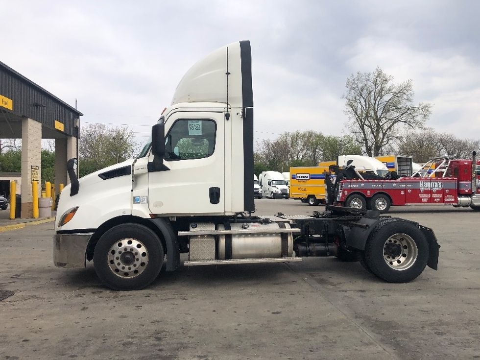Day Cab Tractor-Heavy Duty Tractors-Freightliner-2019-T11642ST-Piqua-OH-733,714\n\t\tmiles-$ 23,000 - Image 4