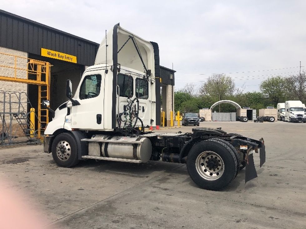 Day Cab Tractor-Heavy Duty Tractors-Freightliner-2019-T11642ST-Piqua-OH-733,714\n\t\tmiles-$ 23,000 - Image 5
