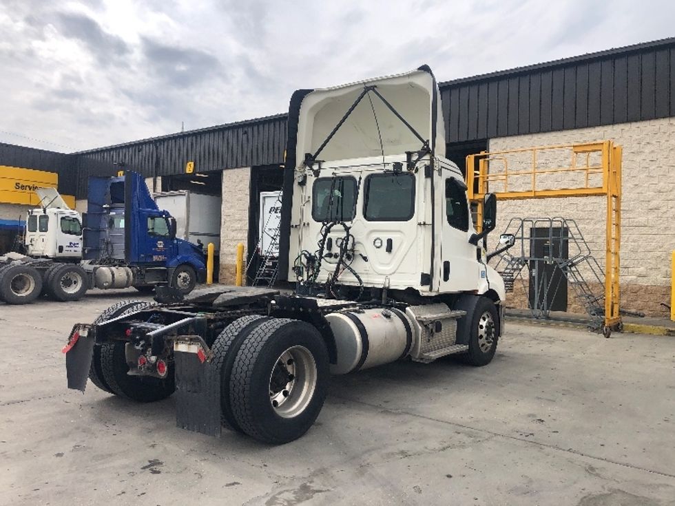 Day Cab Tractor-Heavy Duty Tractors-Freightliner-2019-T11642ST-Piqua-OH-733,714\n\t\tmiles-$ 23,000 - Image 7
