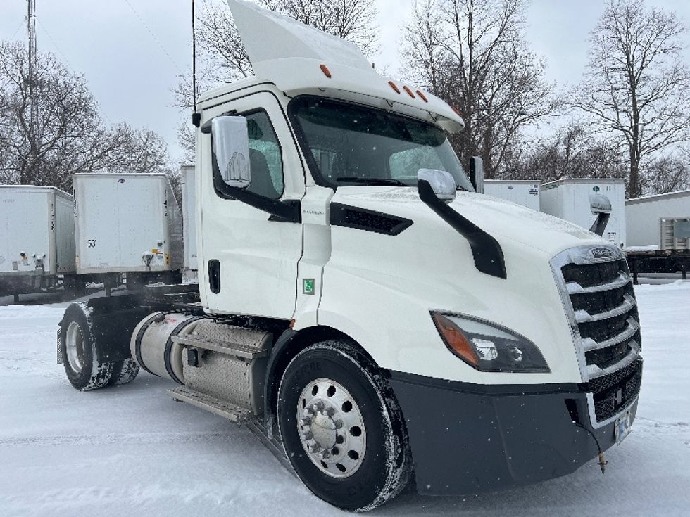 Day Cab Tractor-Heavy Duty Tractors-Freightliner-2019-T11642ST-Rochester-NY-294,027\n\t\tmiles-$ 42,500 - Image 1
