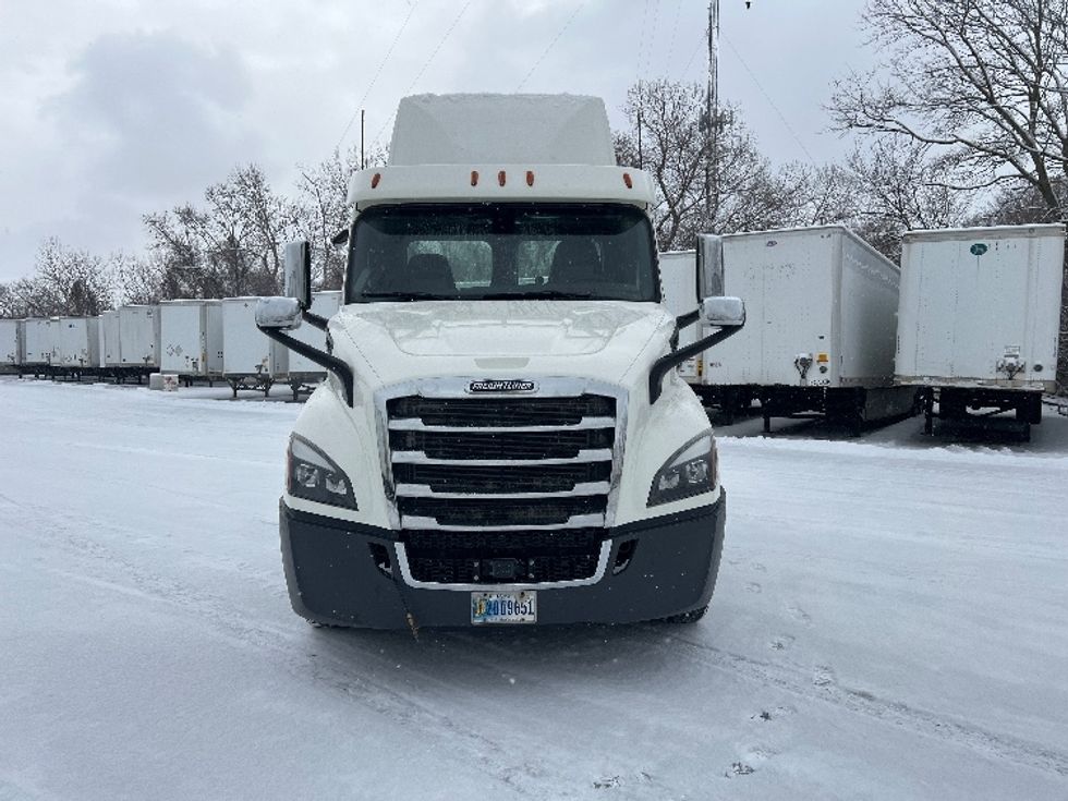 Day Cab Tractor-Heavy Duty Tractors-Freightliner-2019-T11642ST-Rochester-NY-294,027\n\t\tmiles-$ 42,500 - Image 2