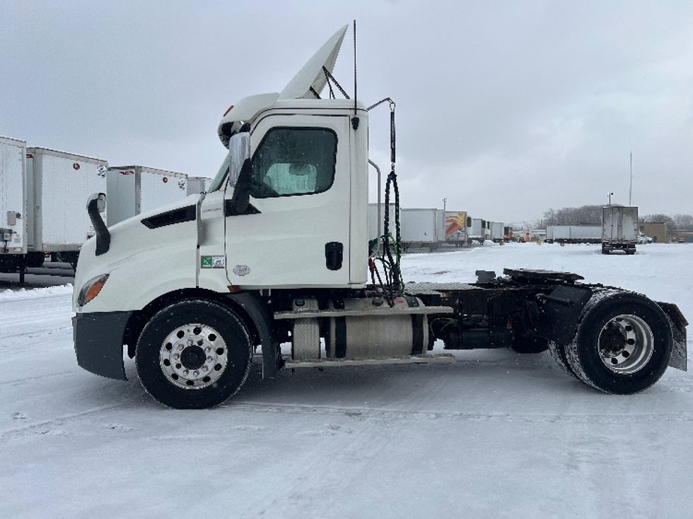Day Cab Tractor-Heavy Duty Tractors-Freightliner-2019-T11642ST-Rochester-NY-294,027\n\t\tmiles-$ 42,500 - Image 4