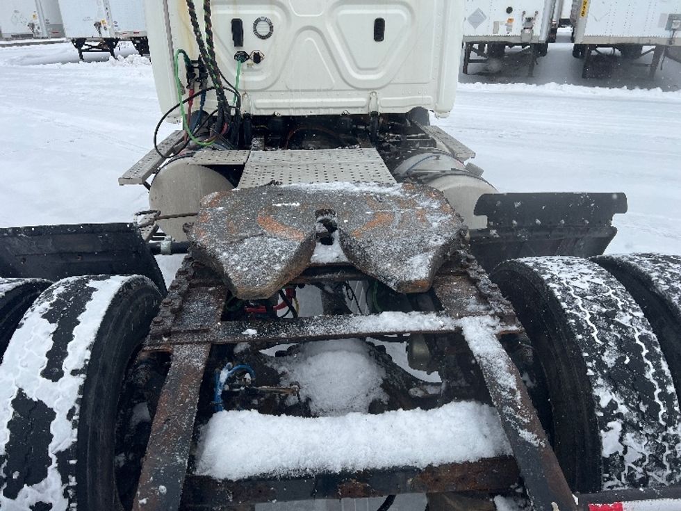 Day Cab Tractor-Heavy Duty Tractors-Freightliner-2019-T11642ST-Rochester-NY-294,027\n\t\tmiles-$ 42,500 - Image 6