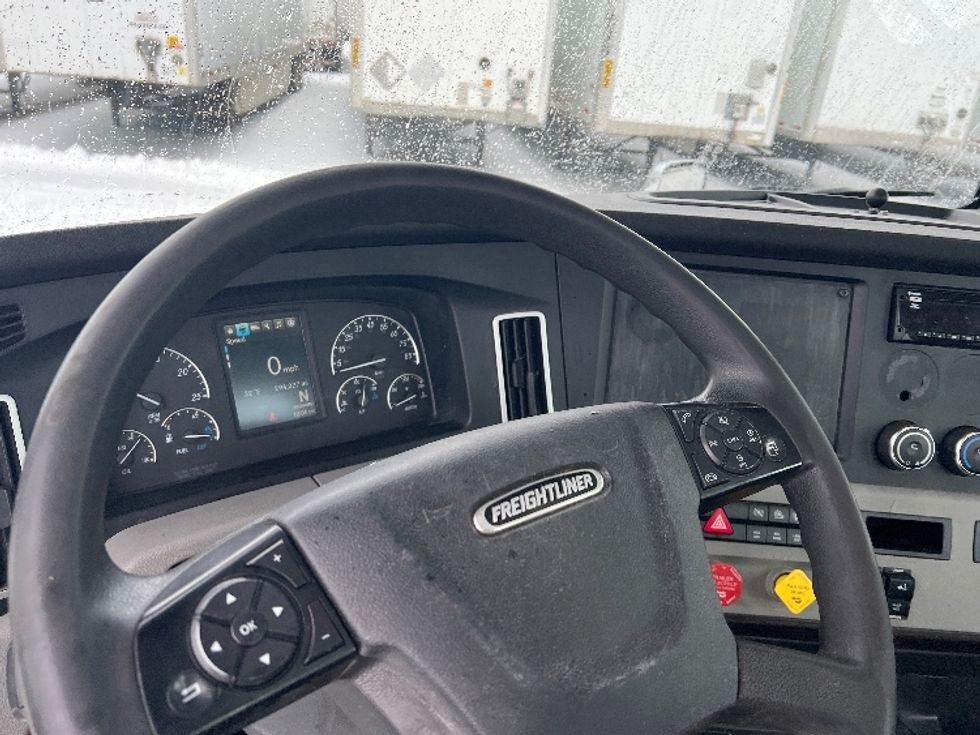 Day Cab Tractor-Heavy Duty Tractors-Freightliner-2019-T11642ST-Rochester-NY-294,153\n\t\tmiles-$ 12,000 - Image 10