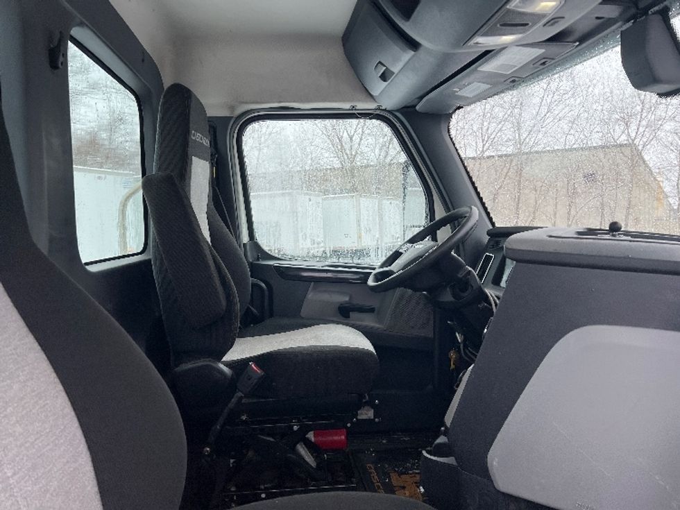 Day Cab Tractor-Heavy Duty Tractors-Freightliner-2019-T11642ST-Rochester-NY-294,153\n\t\tmiles-$ 12,000 - Image 14
