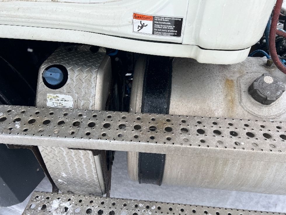 Day Cab Tractor-Heavy Duty Tractors-Freightliner-2019-T11642ST-Rochester-NY-294,153\n\t\tmiles-$ 12,000 - Image 19