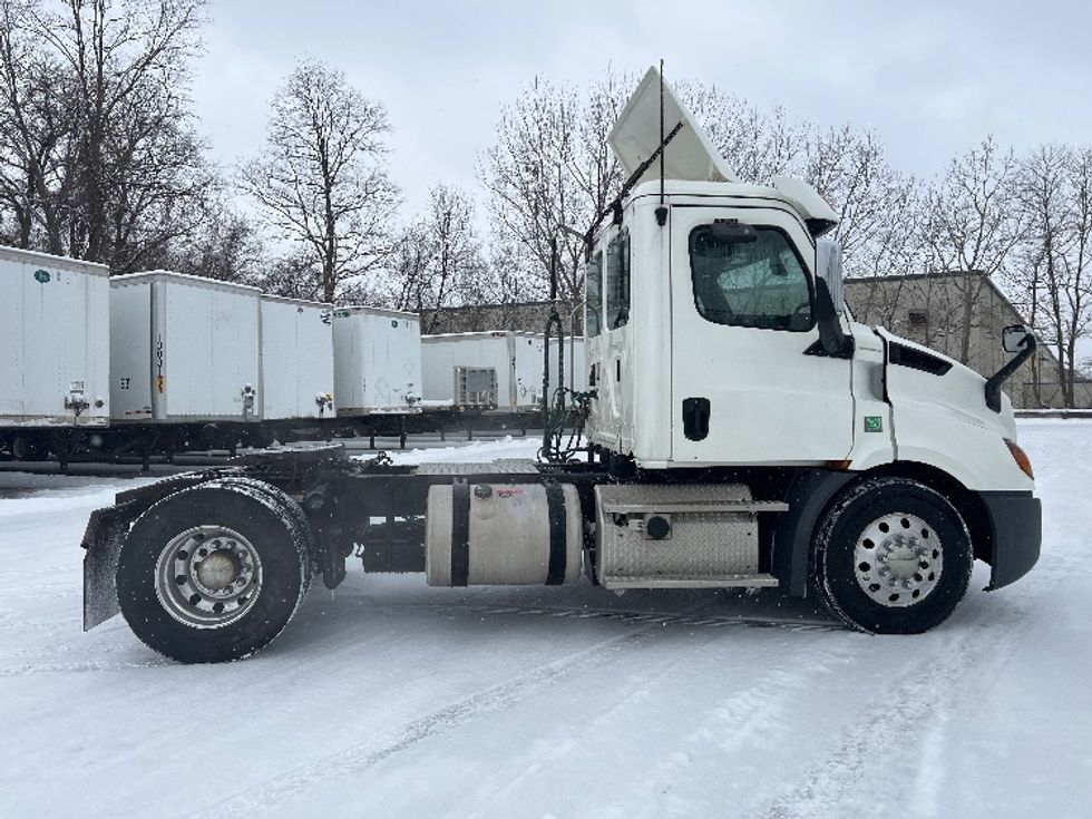 Day Cab Tractor-Heavy Duty Tractors-Freightliner-2019-T11642ST-Rochester-NY-294,153\n\t\tmiles-$ 12,000 - Image 8