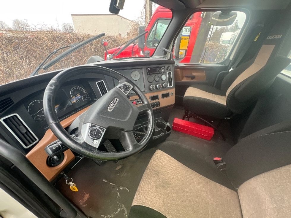Day Cab Tractor-Heavy Duty Tractors-Freightliner-2019-T11642ST-Rochester-NY-331,507\n\t\tmiles-$ 39,000 - Image 10