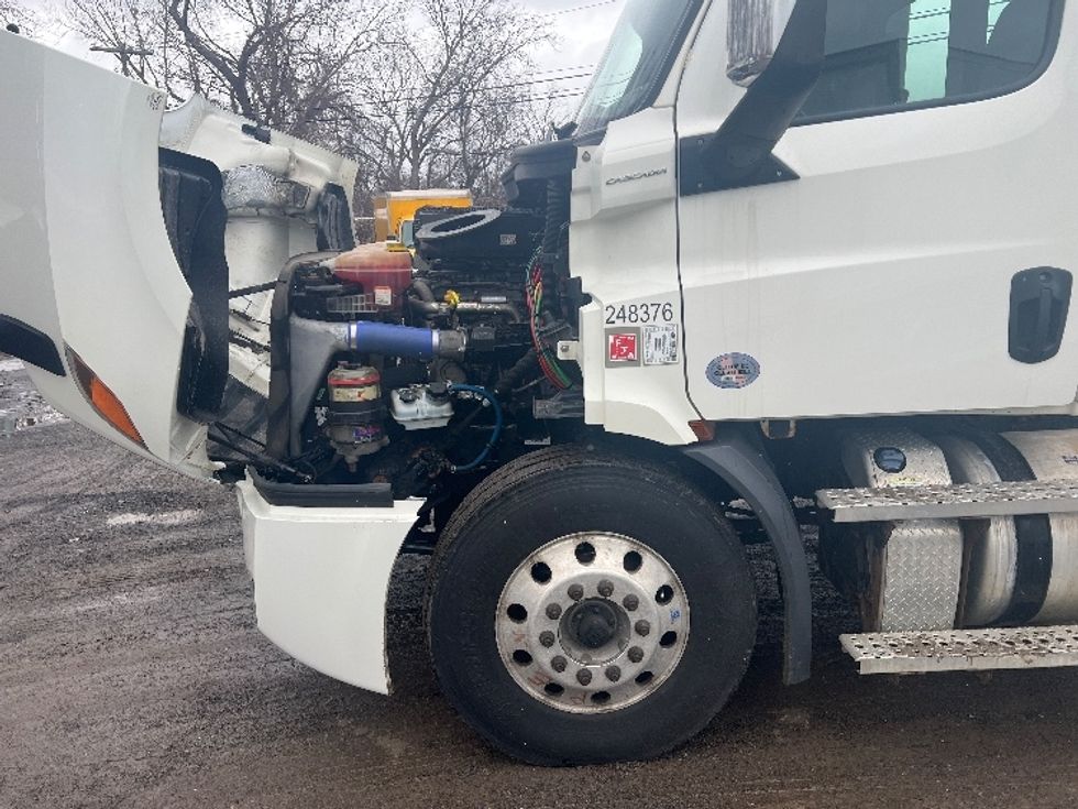 Day Cab Tractor-Heavy Duty Tractors-Freightliner-2019-T11642ST-Rochester-NY-331,507\n\t\tmiles-$ 39,000 - Image 17