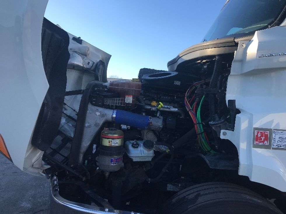 Day Cab Tractor-Heavy Duty Tractors-Freightliner-2019-T11642ST-Saint Louis-MO-698,020\n\t\tmiles-$ 23,500 - Image 16