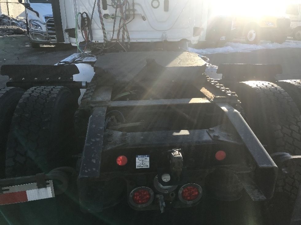 Day Cab Tractor-Heavy Duty Tractors-Freightliner-2019-T11642ST-Saint Louis-MO-698,020\n\t\tmiles-$ 23,500 - Image 6