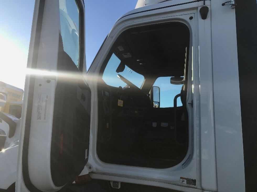 Day Cab Tractor-Heavy Duty Tractors-Freightliner-2019-T11642ST-Saint Louis-MO-698,020\n\t\tmiles-$ 23,500 - Image 9