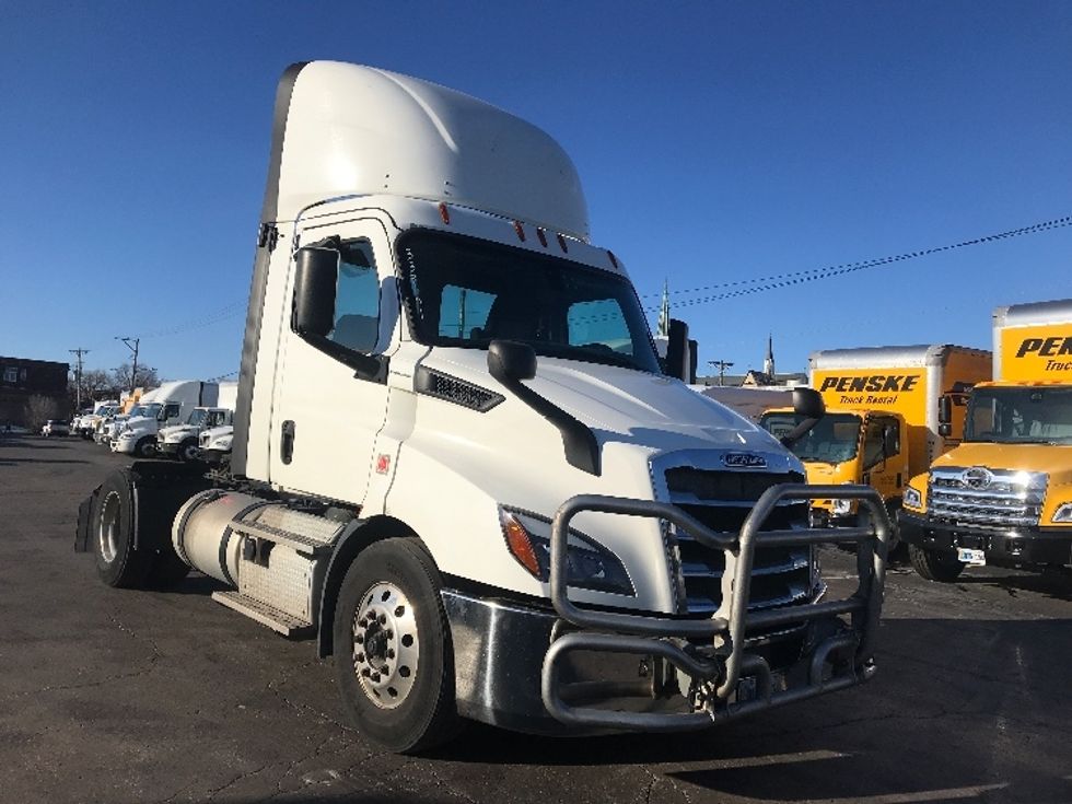 Day Cab Tractor-Heavy Duty Tractors-Freightliner-2019-T11642ST-Saint Louis-MO-863,654\n\t\tmiles-$ 22,500 - Image 1