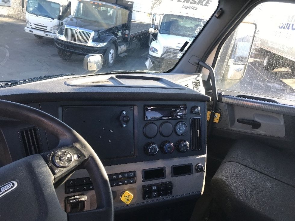 Day Cab Tractor-Heavy Duty Tractors-Freightliner-2019-T11642ST-Saint Louis-MO-863,654\n\t\tmiles-$ 22,500 - Image 10