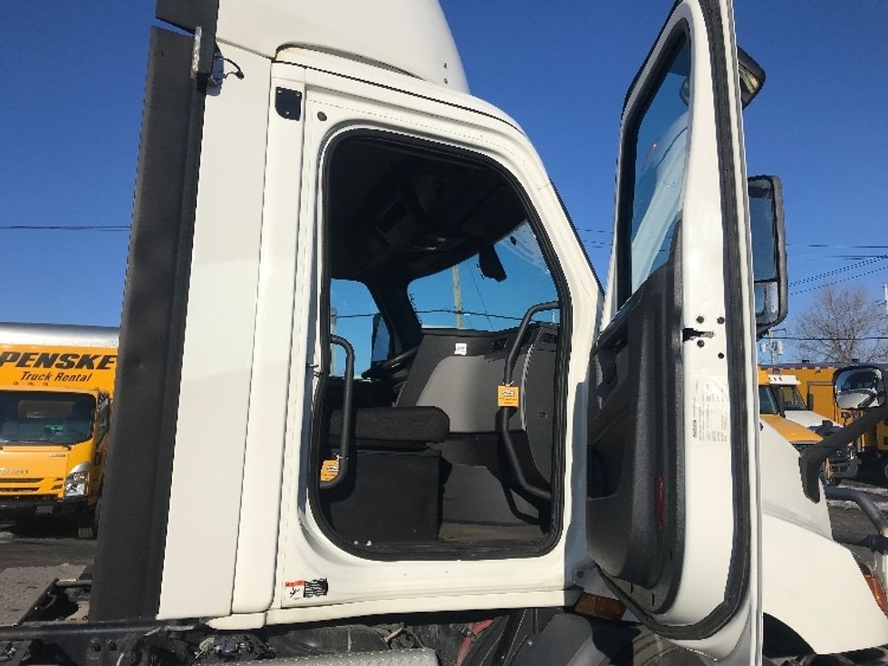 Day Cab Tractor-Heavy Duty Tractors-Freightliner-2019-T11642ST-Saint Louis-MO-863,654\n\t\tmiles-$ 22,500 - Image 12