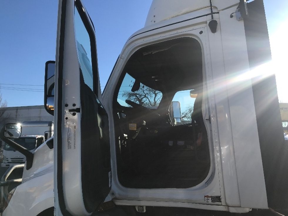 Day Cab Tractor-Heavy Duty Tractors-Freightliner-2019-T11642ST-Saint Louis-MO-863,654\n\t\tmiles-$ 22,500 - Image 9