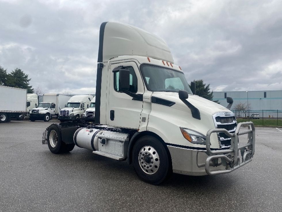 Day Cab Tractor-Heavy Duty Tractors-Freightliner-2019-T11642ST-South Bend-IN-472,939\n\t\tmiles-$ 35,250 - Image 1