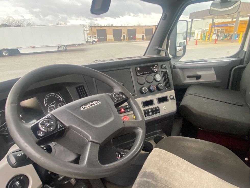 Day Cab Tractor-Heavy Duty Tractors-Freightliner-2019-T11642ST-South Bend-IN-472,939\n\t\tmiles-$ 35,250 - Image 10