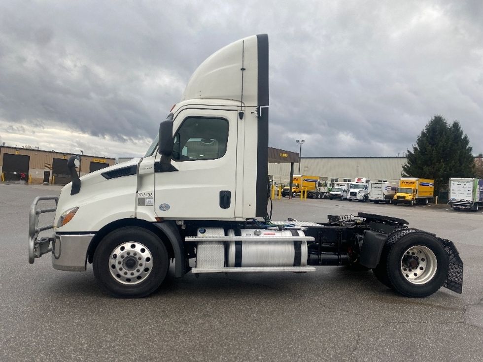 Day Cab Tractor-Heavy Duty Tractors-Freightliner-2019-T11642ST-South Bend-IN-472,939\n\t\tmiles-$ 35,250 - Image 4