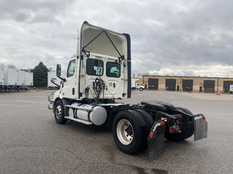 Day Cab Tractor-Heavy Duty Tractors-Freightliner-2019-T11642ST-South Bend-IN-472,939\n\t\tmiles-$ 35,250 - Image 5