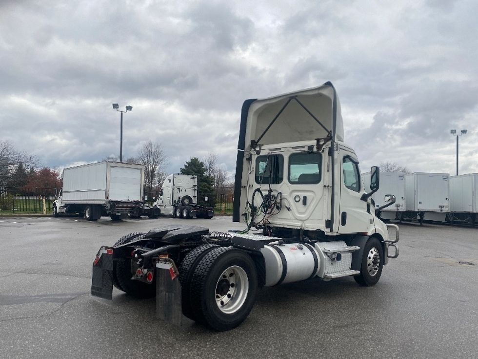 Day Cab Tractor-Heavy Duty Tractors-Freightliner-2019-T11642ST-South Bend-IN-472,939\n\t\tmiles-$ 35,250 - Image 7