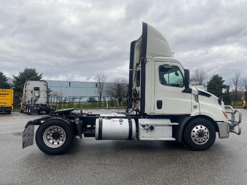 Day Cab Tractor-Heavy Duty Tractors-Freightliner-2019-T11642ST-South Bend-IN-472,939\n\t\tmiles-$ 35,250 - Image 8