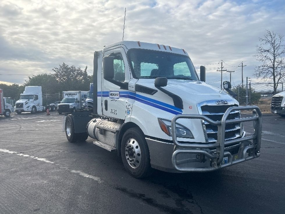 Day Cab Tractor-Heavy Duty Tractors-Freightliner-2019-T11642ST-Stockton-CA-291,763\n\t\tmiles-$ 41,250 - Image 1